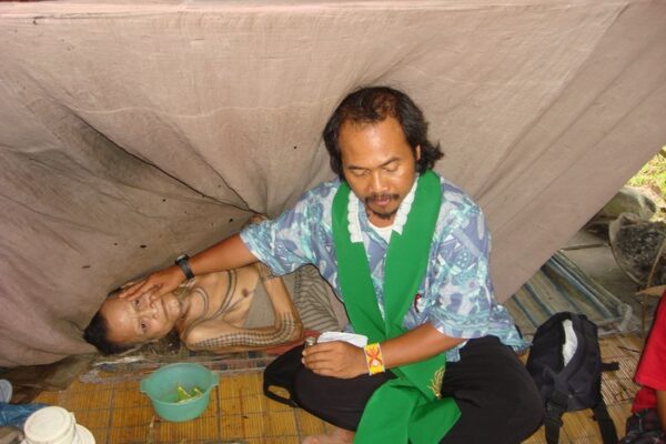 Kerasulan mengunjungi orang sakit