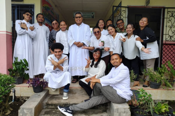 Foto bareng bersama para guru di Ophir Foto bareng bersama para guru di Ophir